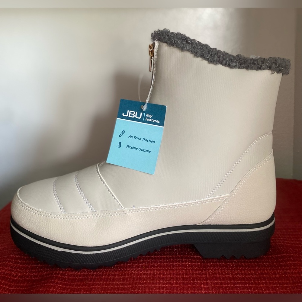 Women's Winter Boots in Cream and Gray - Picture 12 of 16